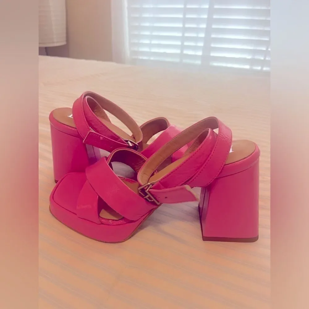 Women's Simple Platform Chunky Heel Sandal in Cosmic Pink! NWOT Size 36 (6)